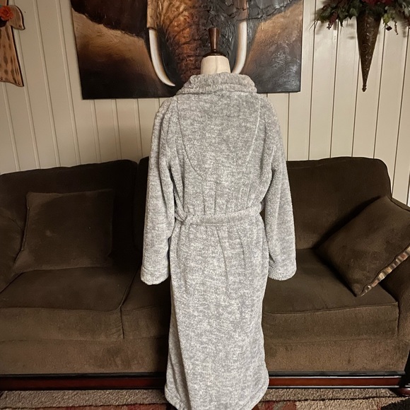 Ambrielle Grey Size Small Plush Bath Robe - Picture 8 of 14